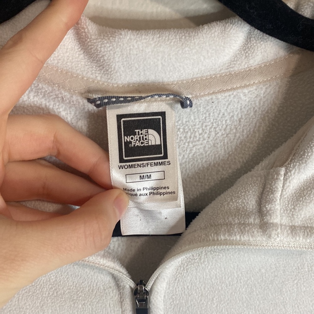 💋Quarter zip North Face White Pullover! - Picture 8 of 8